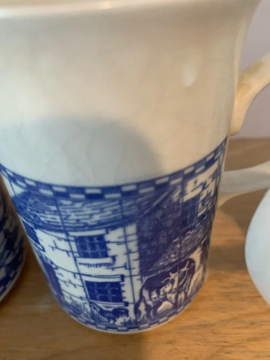 4 Churchill Blue and White Tea Mugs - Picture 4 of 6